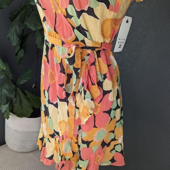 Billabong Floral Wrap Dress - Picture 3 of 10